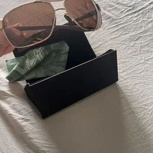 Maui Jim | Accessories | Maui Jim Brown Sunglasses With  display picture 2